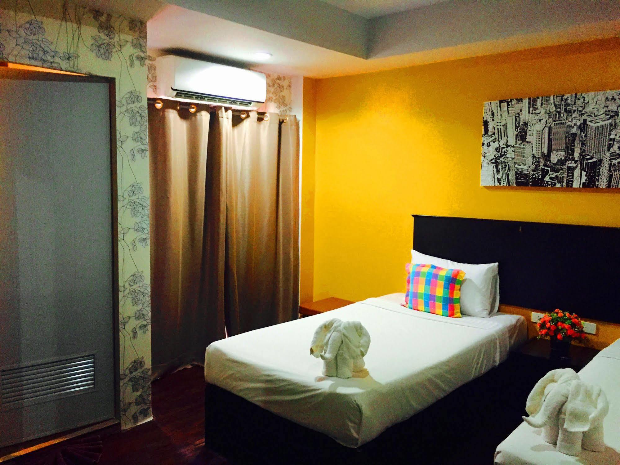 Benetti Lodge Patong Exterior photo
